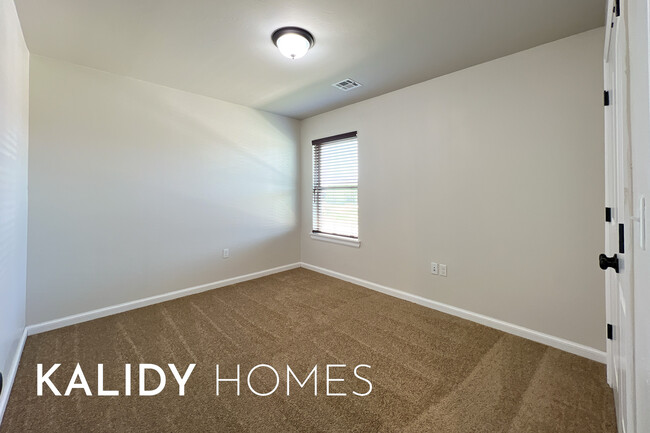 Building Photo - 4812 Crystal Hill Dr