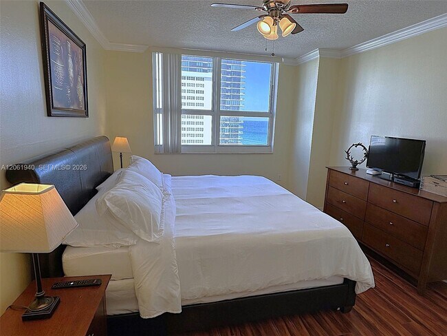 Building Photo - 2080 S Ocean Dr