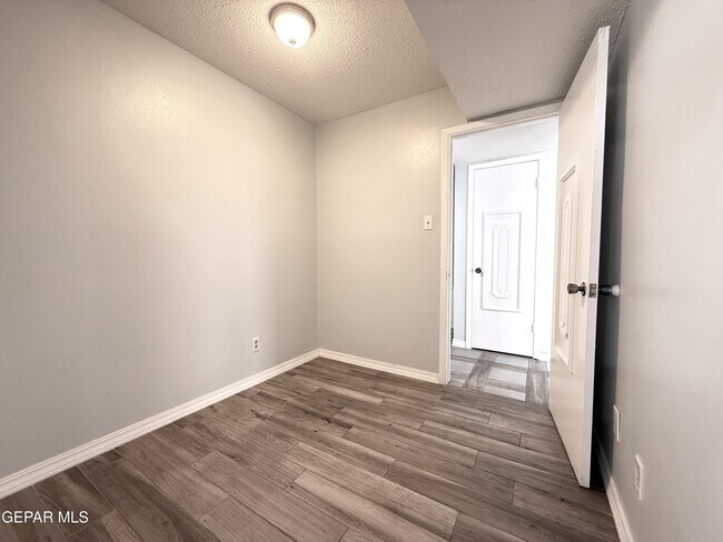 Building Photo - 4800 N Stanton St