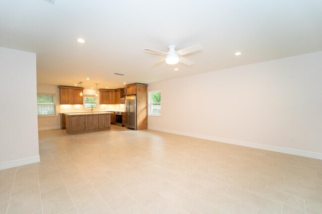Building Photo - 22 1/2 Fancher Ct