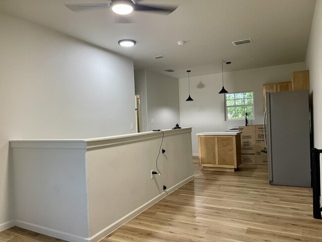 Building Photo - 2302 E Elm St