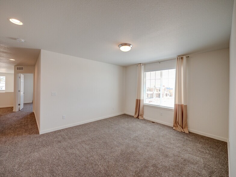 9278 Turlough bonus room faces East for morning light - 9278 Turlough Hts