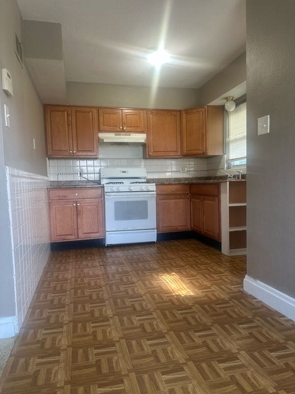 Building Photo - 6737 Kenwood Dr