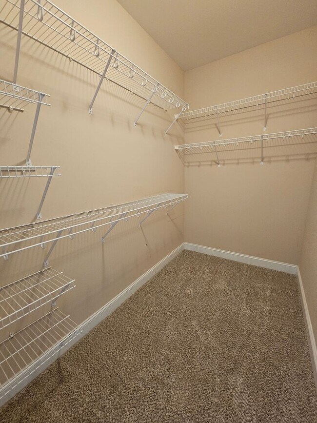 Building Photo - Fenced in 3 Bedroom Home in Southwest Commons