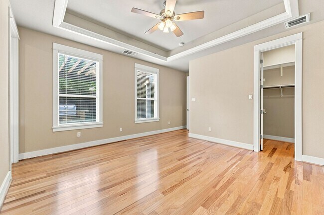 Building Photo - 401 Zennia St
