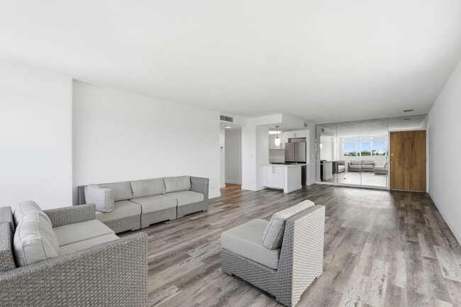 Building Photo - 2800 N Flagler Dr