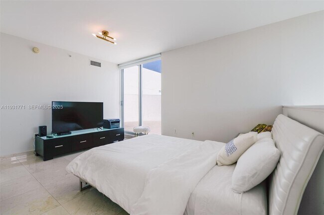 Building Photo - 3131 NE 188th St