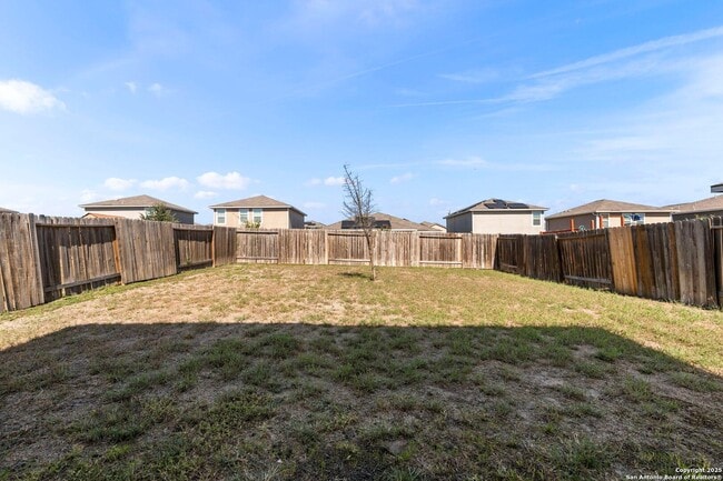 Building Photo - Charming Home Awaits: Spacious & Modern Living in a Prime Location