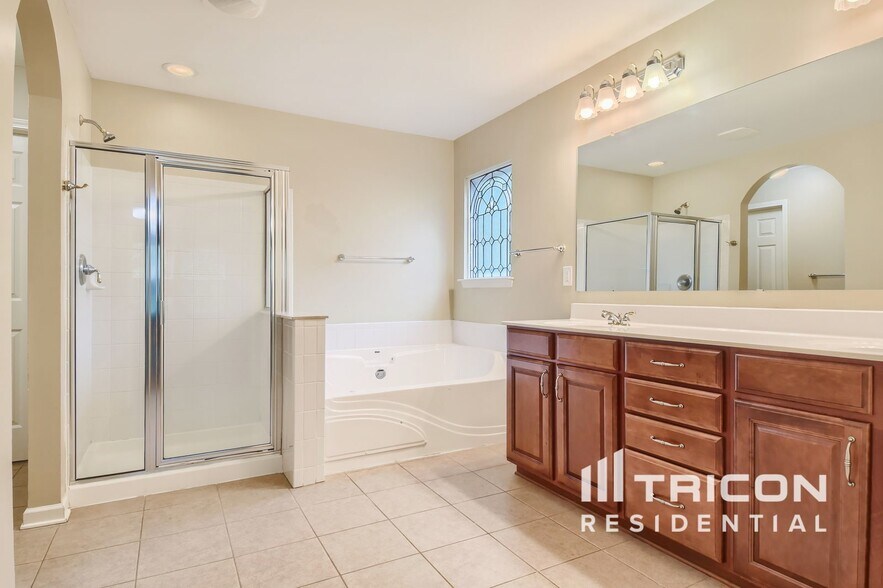 Building Photo - 18 Rockridge Dr