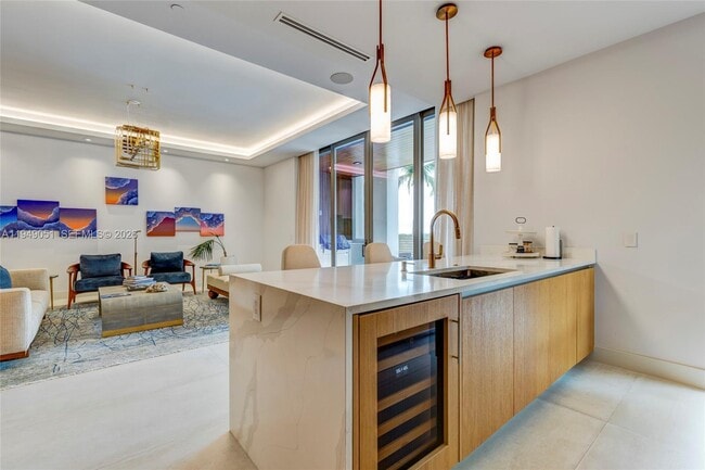 Building Photo - 515 Valencia Ave