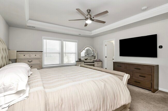 Building Photo - 17022 Carolina Pine Row