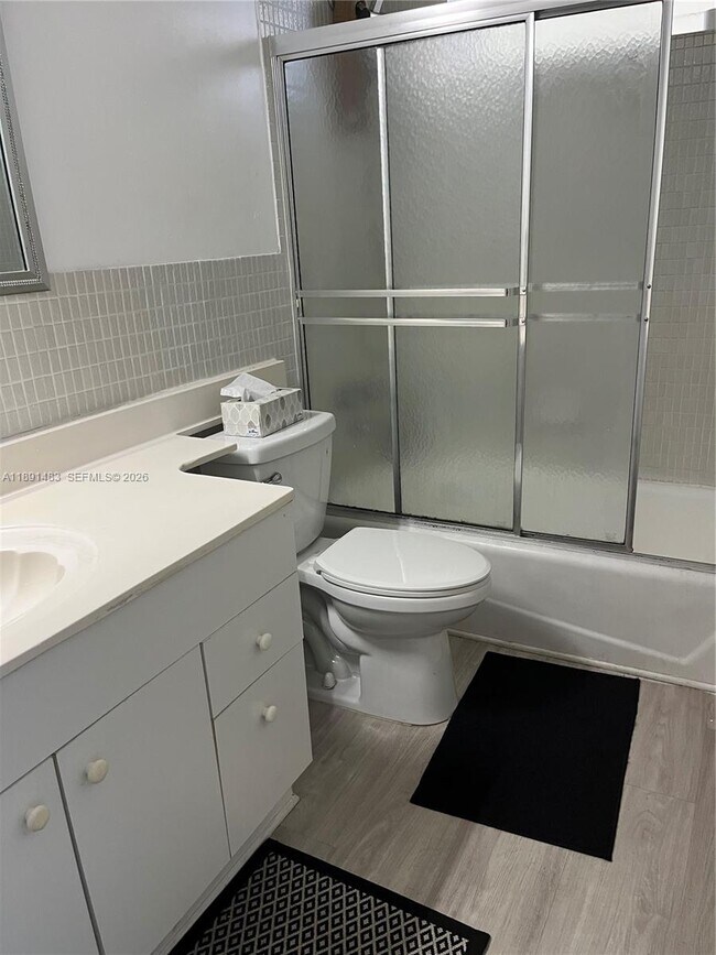 Building Photo - 2910 Point E Dr