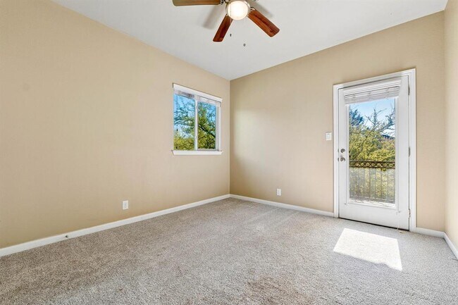 Building Photo - 501 S Meadowlark St