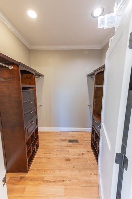 Building Photo - 211 Spicewood Dr