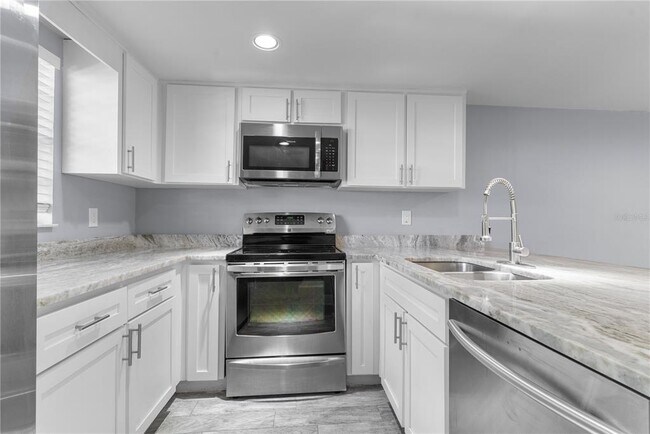 Primary Photo - 10132 Lake Oak Cir