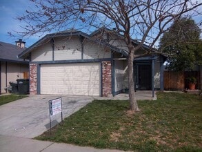 Building Photo - 3bd/2ba home for rent in Sacramento!
