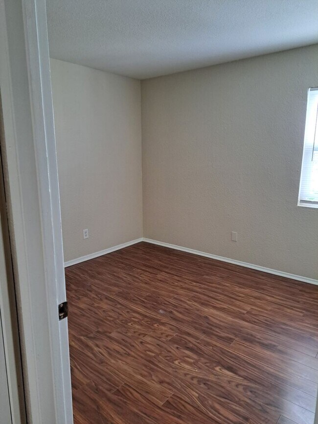 Building Photo - 1835 Carmona Ave