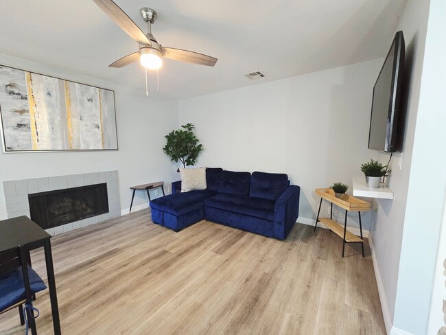 Building Photo - Fully Furnished 2-Bedroom Townhouse Near the Strip, UNLV & Airport