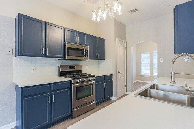 Building Photo - 1611 Abbey Ln