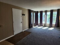 Building Photo - Spacious Lower Level Apartment Ready For R...
