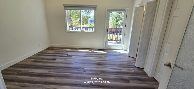 Building Photo - large custom home with peek a boo ocean views