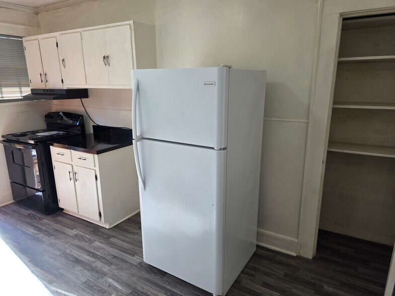 Kitchen 1 - 1302 Belleville Rd