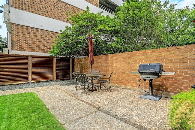 Building Photo - 3614 Montrose Blvd