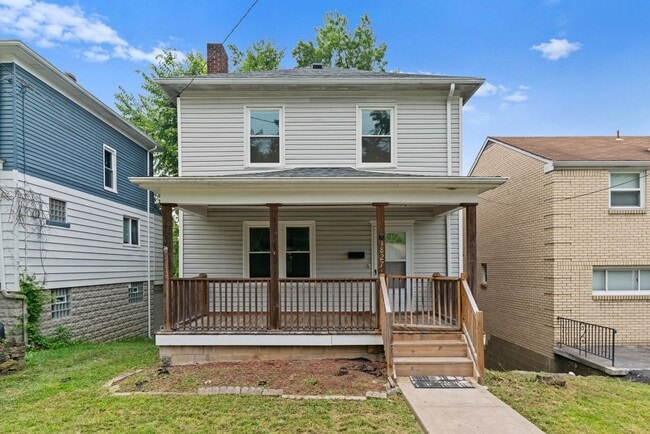 Primary Photo - Updated 2 Bedroom Single Family Home In Be...