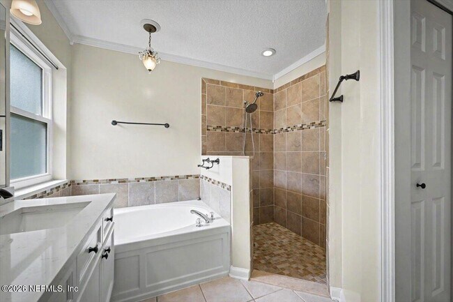 Building Photo - 711 Sid Dr