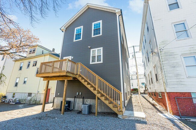 Building Photo - 445 Admiral St