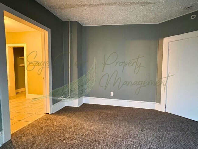 Building Photo - AVAILABLE NOW!!!!!