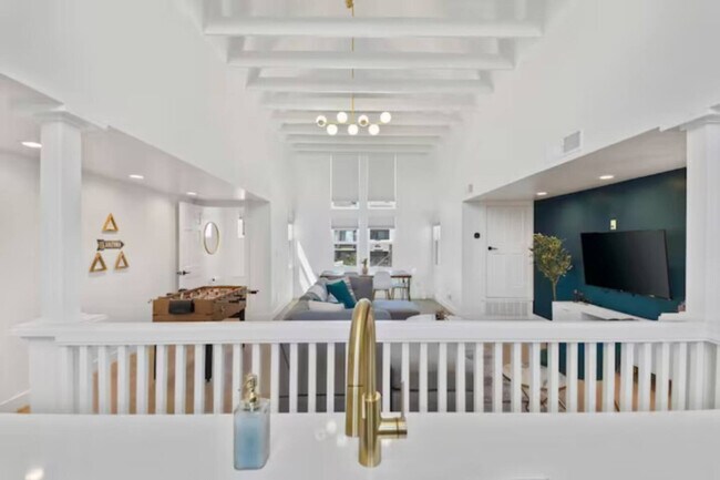 Building Photo - 4641 N 8th Pl