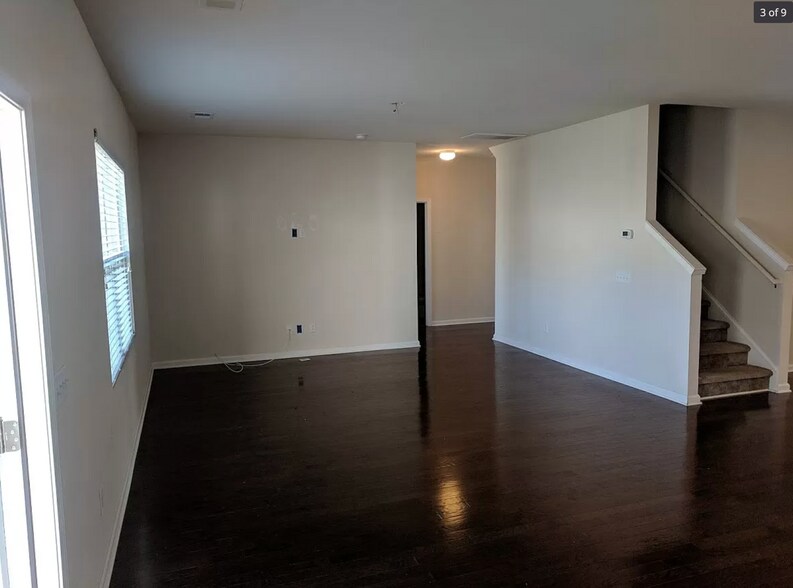 Building Photo - 332 Fox Ridge Ln