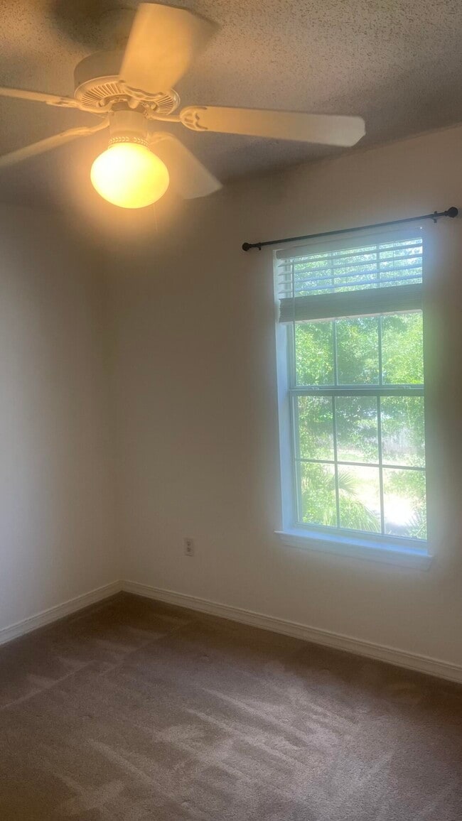 Building Photo - 2823 Bay Club Dr