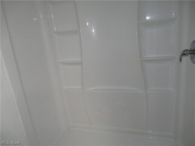 Building Photo - 5095 Edenhurst Rd