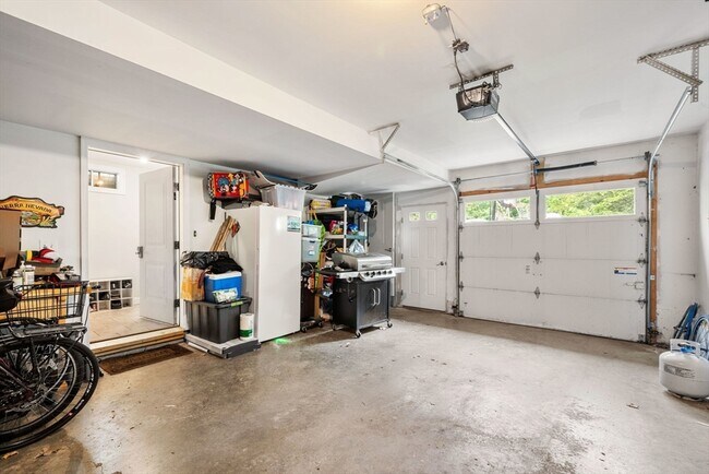 Building Photo - 2 Summer Hill Cir