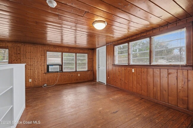 Building Photo - 1708 Pine St