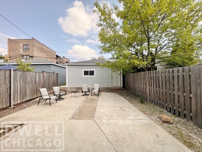 Building Photo - 2550 W Thomas St