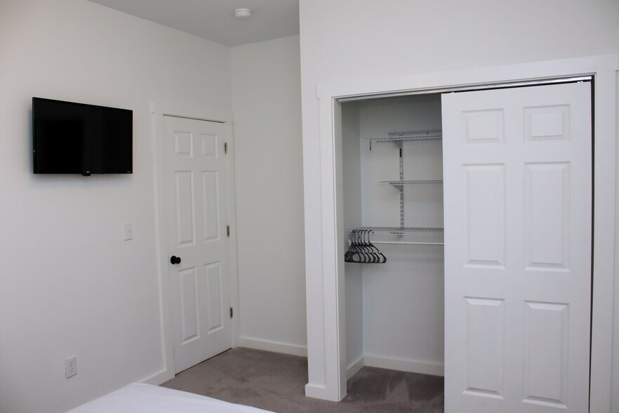 Building Photo - 5015 Reeder St