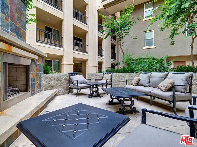 Building Photo - 6020 S Seabluff Dr