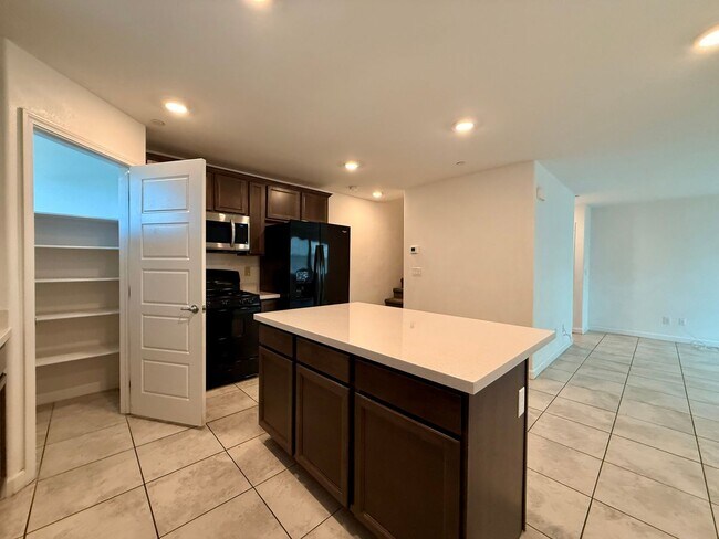 Building Photo - 3 BED 2.5 BATH 2 CAR GARAGE TOWNHOUSE w/ LOFT in CADENCE FOR RENT!