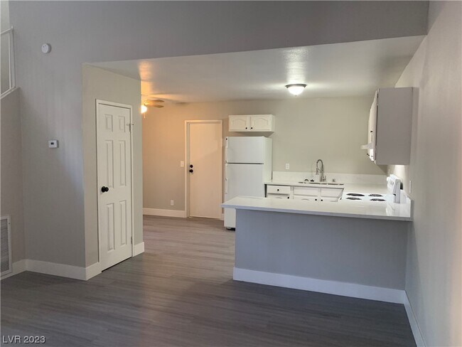 Building Photo - 5187 Garden Ln