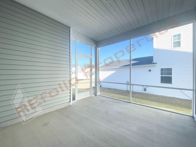 Building Photo - Amazing 4 Bedroom, 2.5 Bathroom Home with 1st Floor Primary Bedroom Suite, High Speed Internet, a...