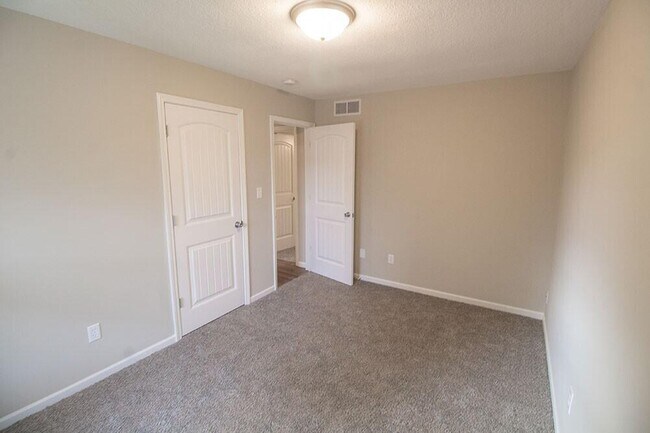 Building Photo - 1909 Newton Dr