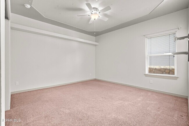 Building Photo - 5729 Valley Oak Dr