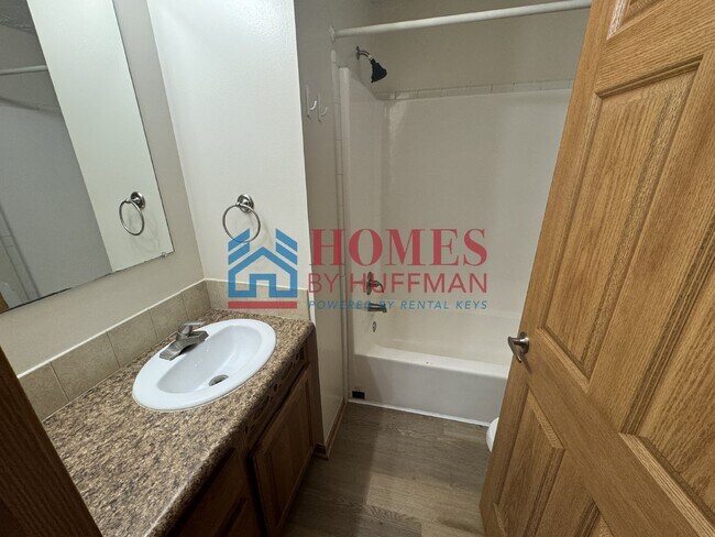 Building Photo - Three Bedroom Townhouse | Two Bath | Chandler