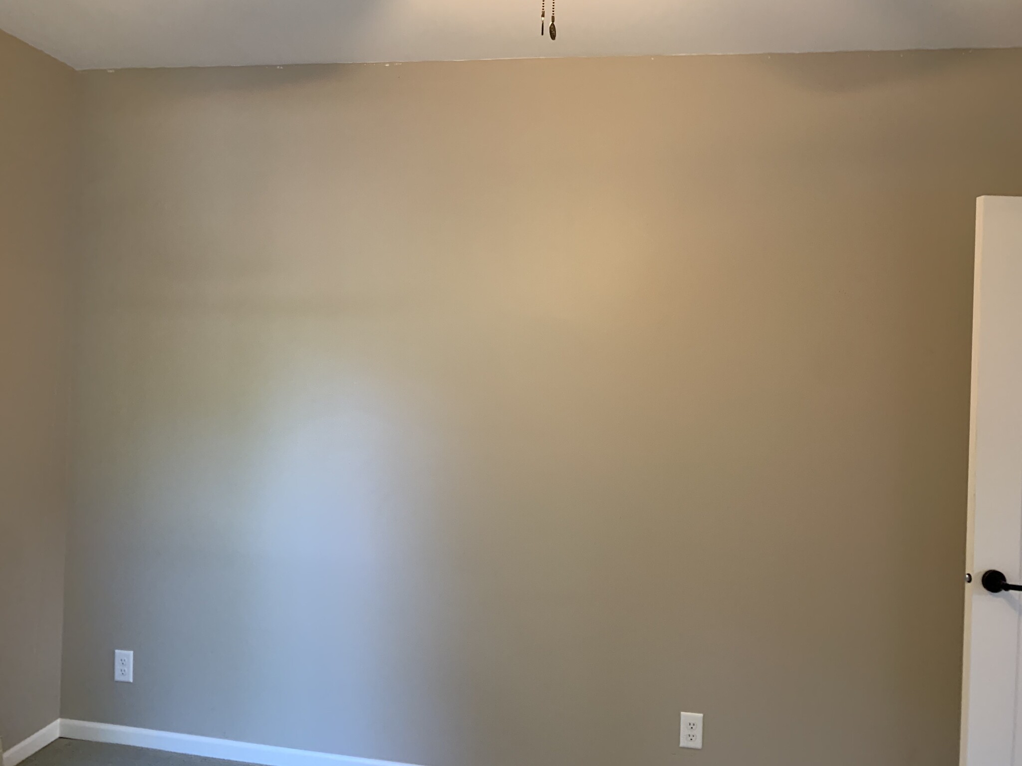 Building Photo - 465 W 5th St