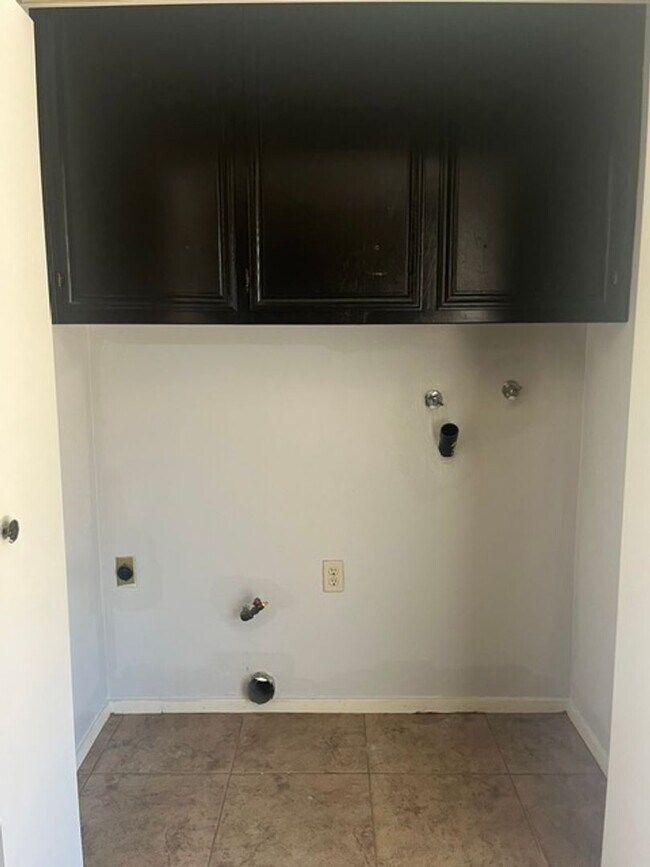 Building Photo - 7613 Quailwood Dr