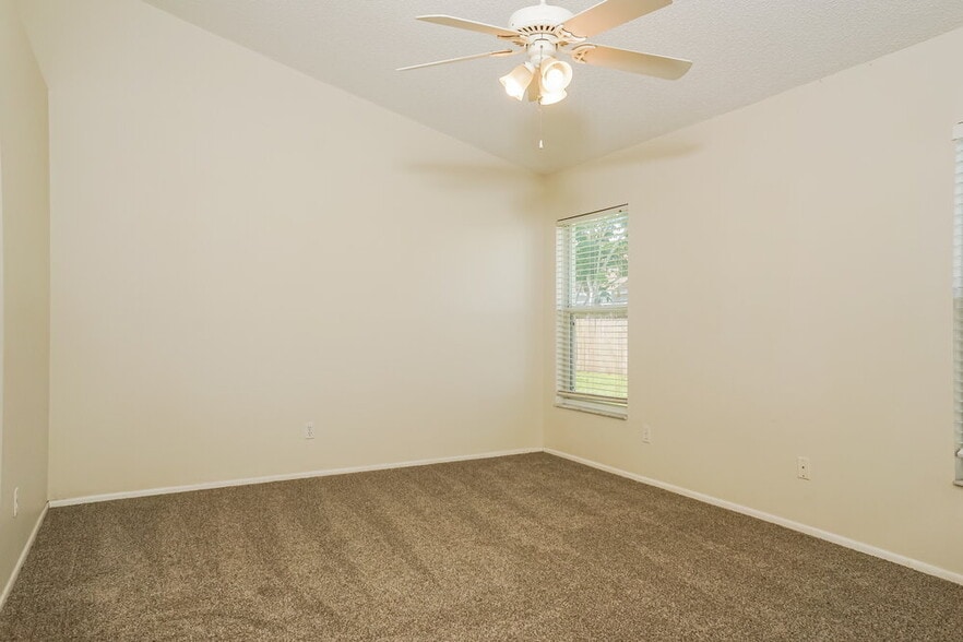Building Photo - 4814 11th Ave Cir E