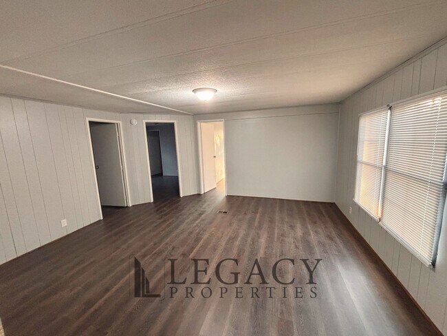 Building Photo - Renovated 3 Bed / 2 Bath Mobile Home – Easley, SC